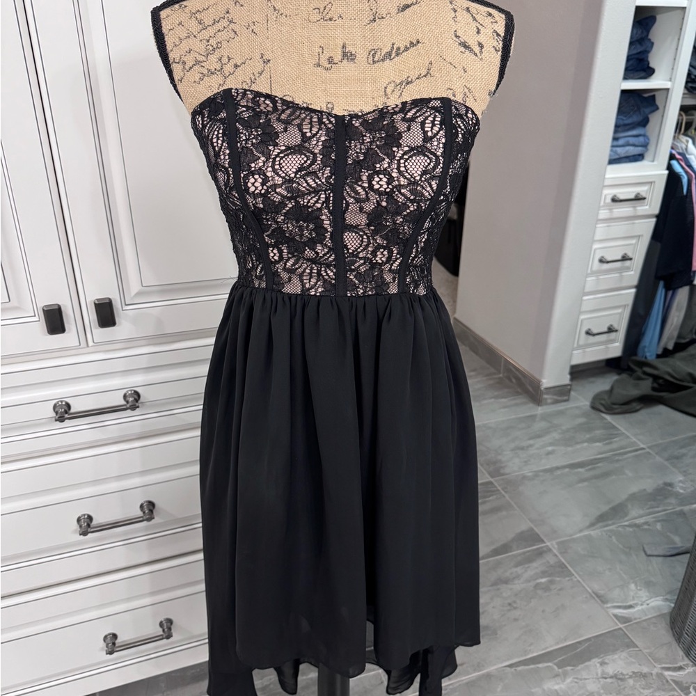 Elegant Black Lace Strapless Dress